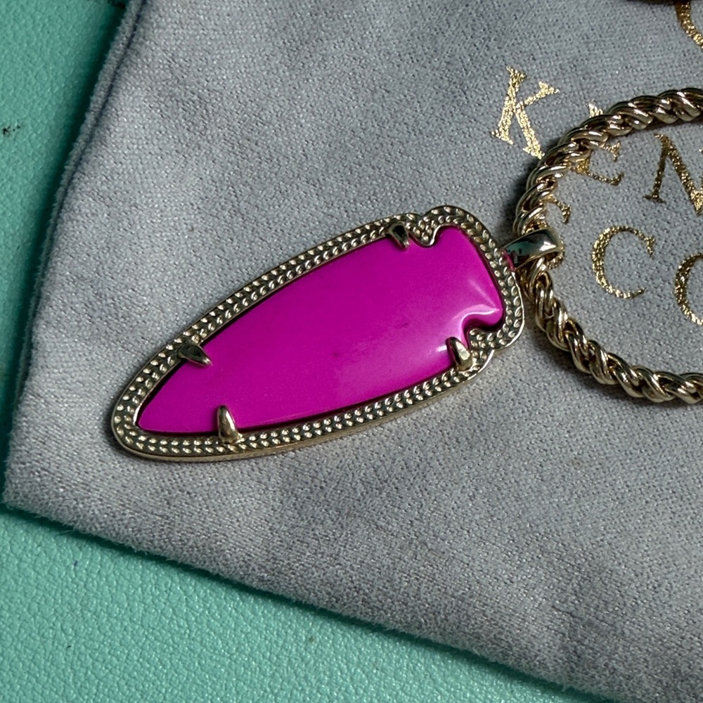 Kendra Scott Gold Chain with Vibrant Pink Pendant - Picture 2 of 5